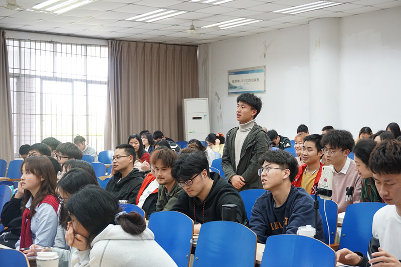 现场同学互动_副本.jpg