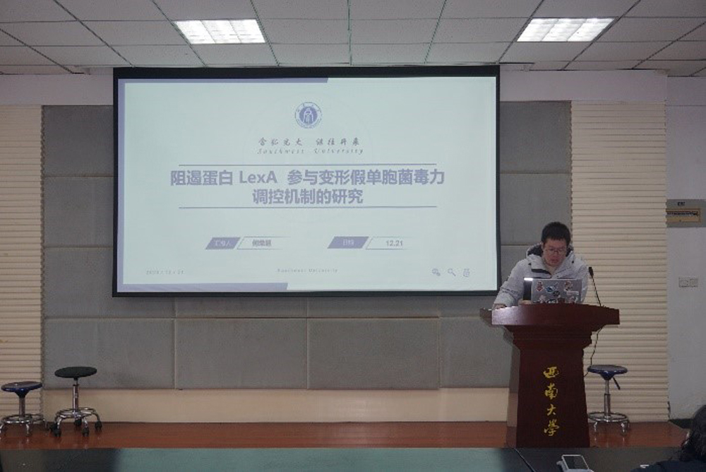 何荣超.jpg
